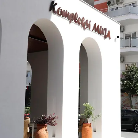 Hotel Kompleksi Muja 4*