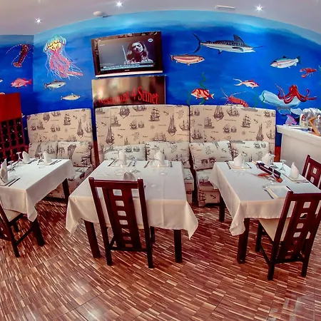 Hotel Kompleksi Muja 4*