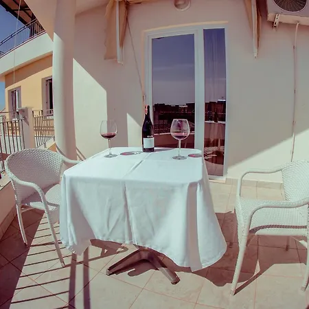 Kompleksi Muja Ξενοδοχείο 4*