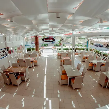 Kompleksi Muja Ξενοδοχείο 4*